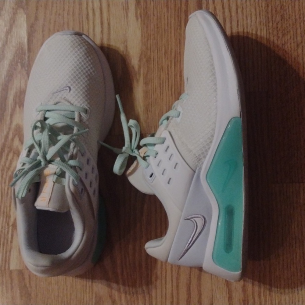 Size 6.5 womens Nike Airmax tennis shoes